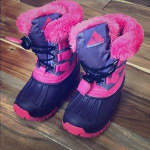 Nova Mountain size 8 boots. Worn once